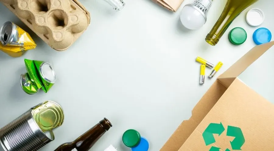 Latas, botellas, cartón y envases recuperados
