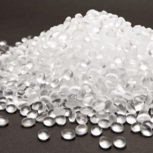 Pellets y botellas nuevas